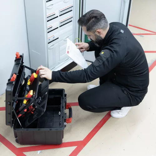 WIHA XL 2 villanyszerelő szerszámkoffer kerekekkel 60r. 9500/No.45795