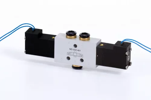 MD 532 461 - 12 DC L. 5/3-as elektromos vezérlésű szelep, középállásban leszellőztetett - pif 6mm