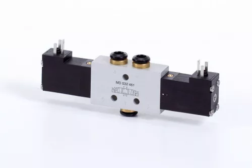 MD 532 461 - 6 DC. 5/3-as elektromos vezérlésű szelep, középállásban leszellőztetett - pif 6mm