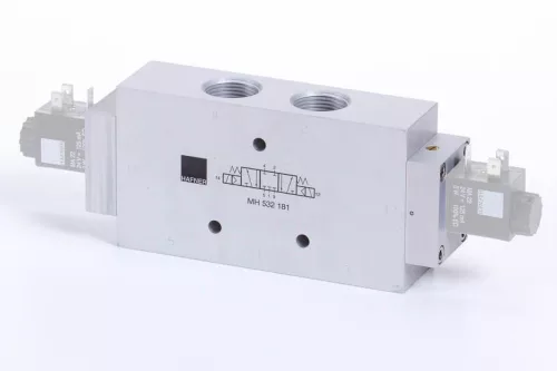 MH 532 181. 5/3-as elektromos vezérlésű szelep, középállásban leszellőztetett - G3/4"