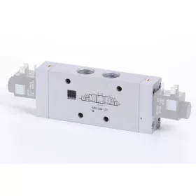   MH 533 121. 5/3-as elektromos vezérlésű szelep, középállásban nyitott - G1/2"