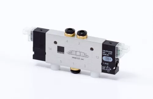 MMD 531 341 - 24 DC. 5/3-as elektromos vezérlésű szelep, középállásban zárt - pif 4 mm